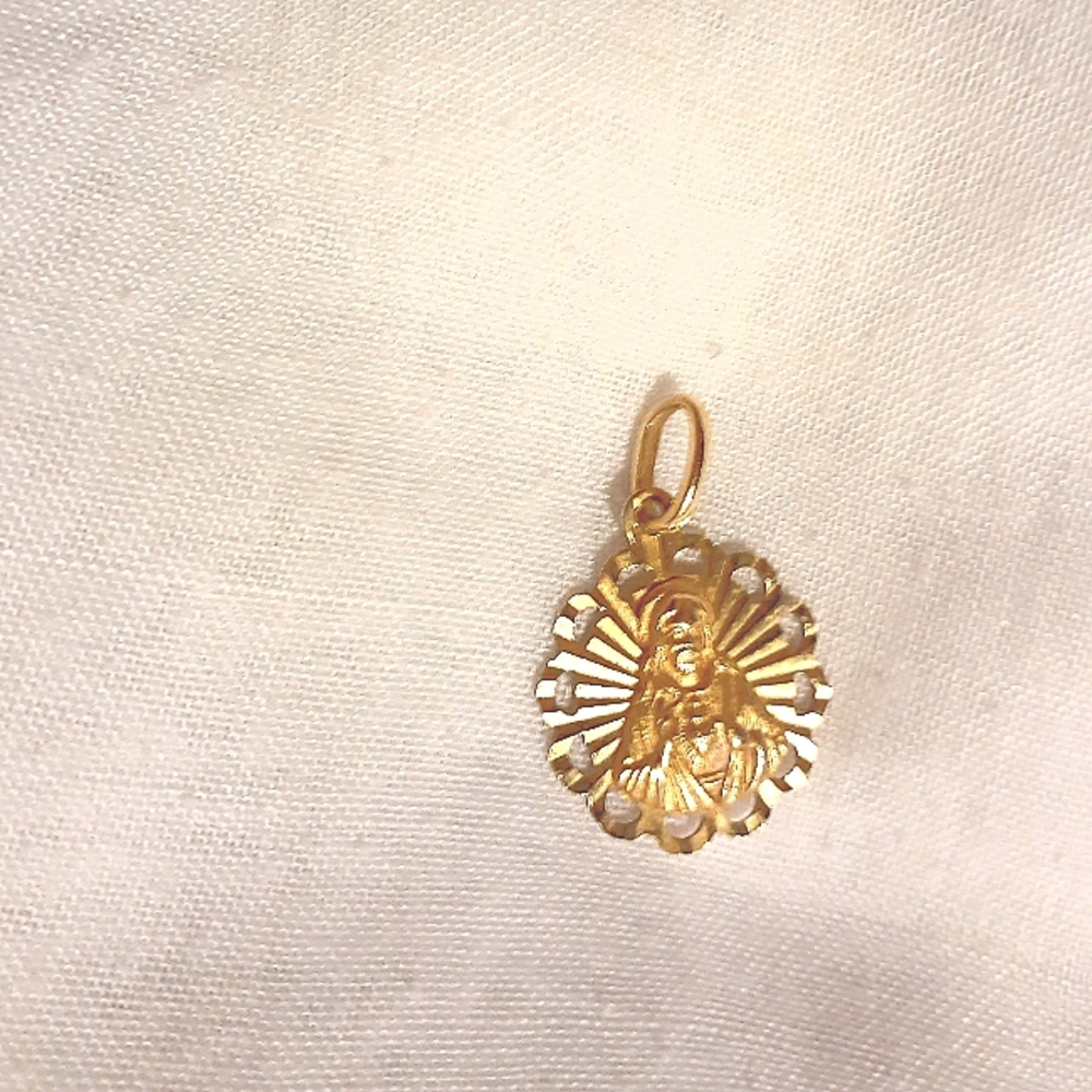 Round 24 Kt Jesus pendant
